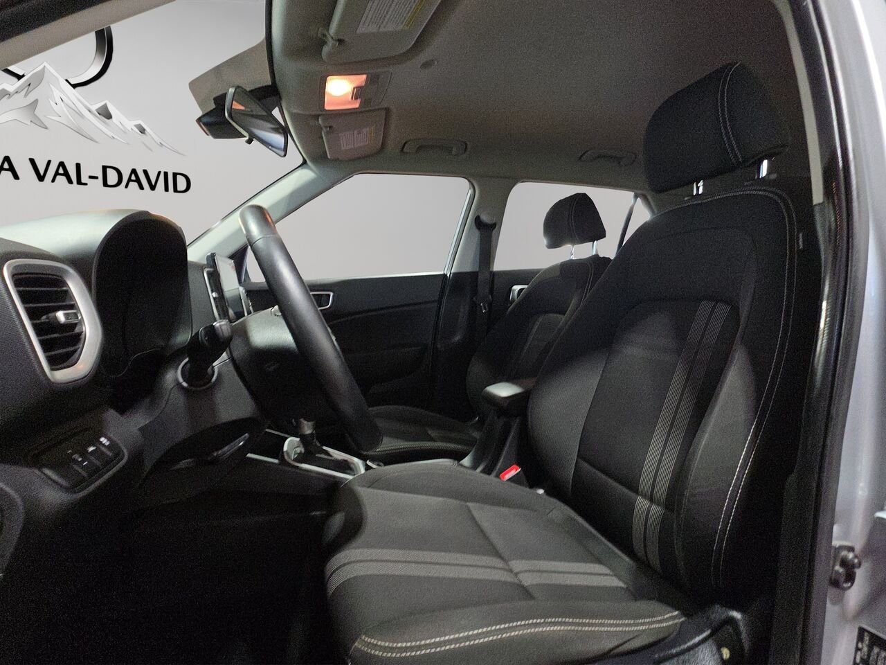 2021 Hyundai Venue Preferred IVT, volant chauffant, commande audio au volant, Apple Carplay Silver Val-David - photo #6