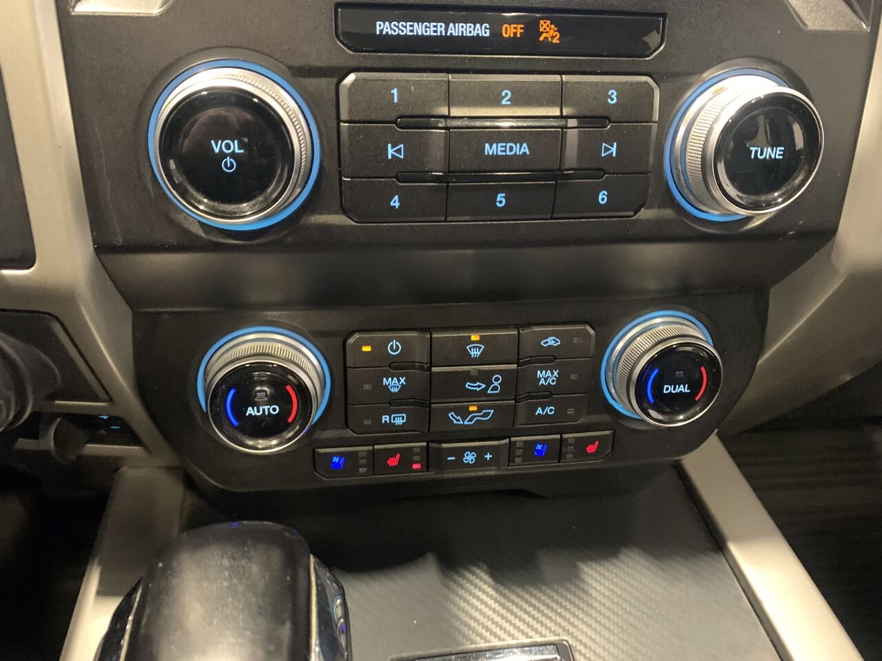 Ford F-150 SUPERCREW LARIAT LARIAT cabine SuperCrew 4RM caisse de 5,5 pi 2019 Noir Châteauguay - photo #35