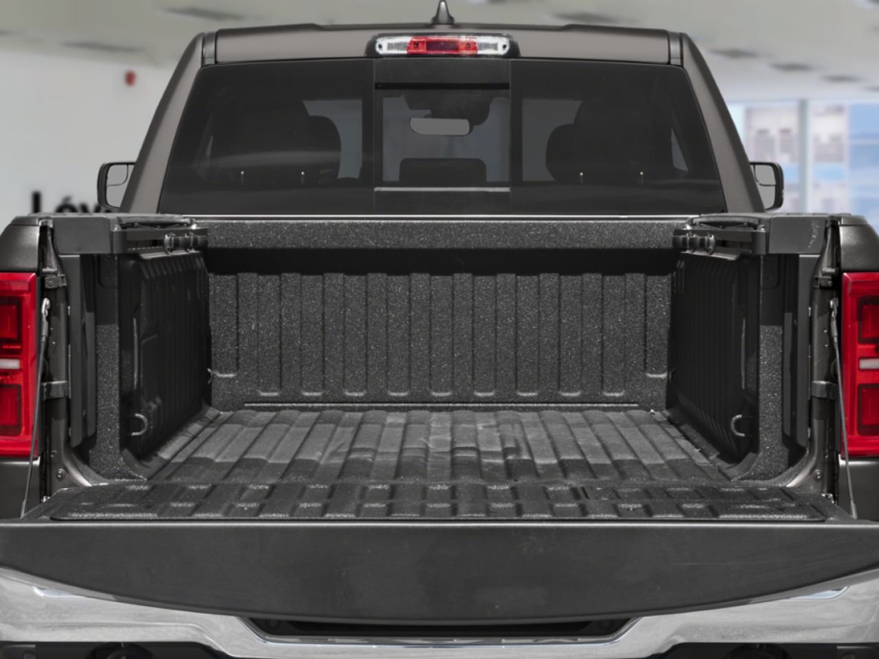 2026 RAM 1500 26690 | Limited cabine d'équipe 4x4 caisse de 5 pi 7 po Diamond Black Crystal Pearl Gatineau - photo #3