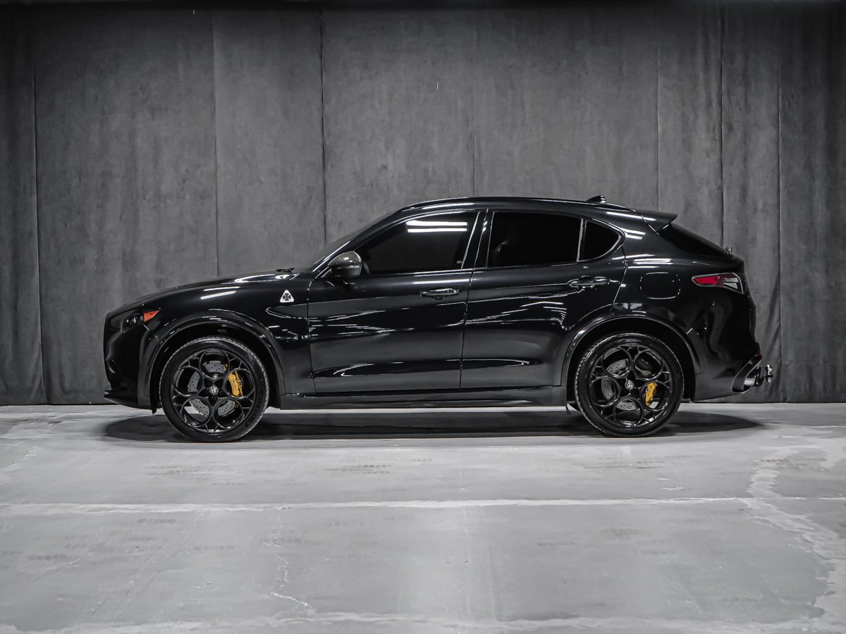 Alfa Romeo Stelvio QUADRIFOGLIO CARBONE 2024 Noir Montréal - photo #2