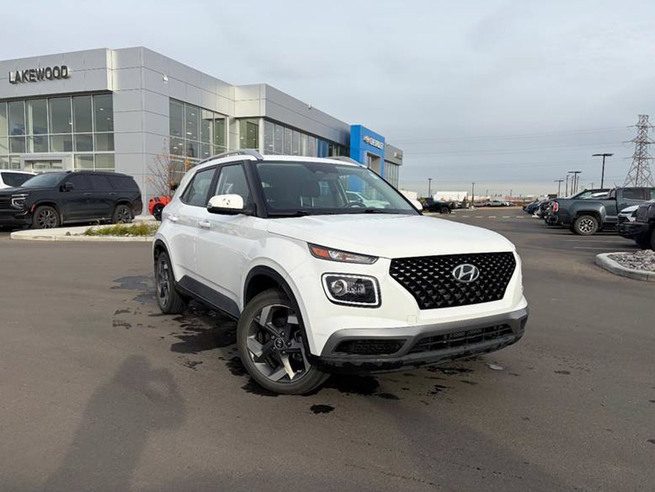 2024 Hyundai Venue Ultimate IVT w/Black Interior White Sherwood Park - photo #1