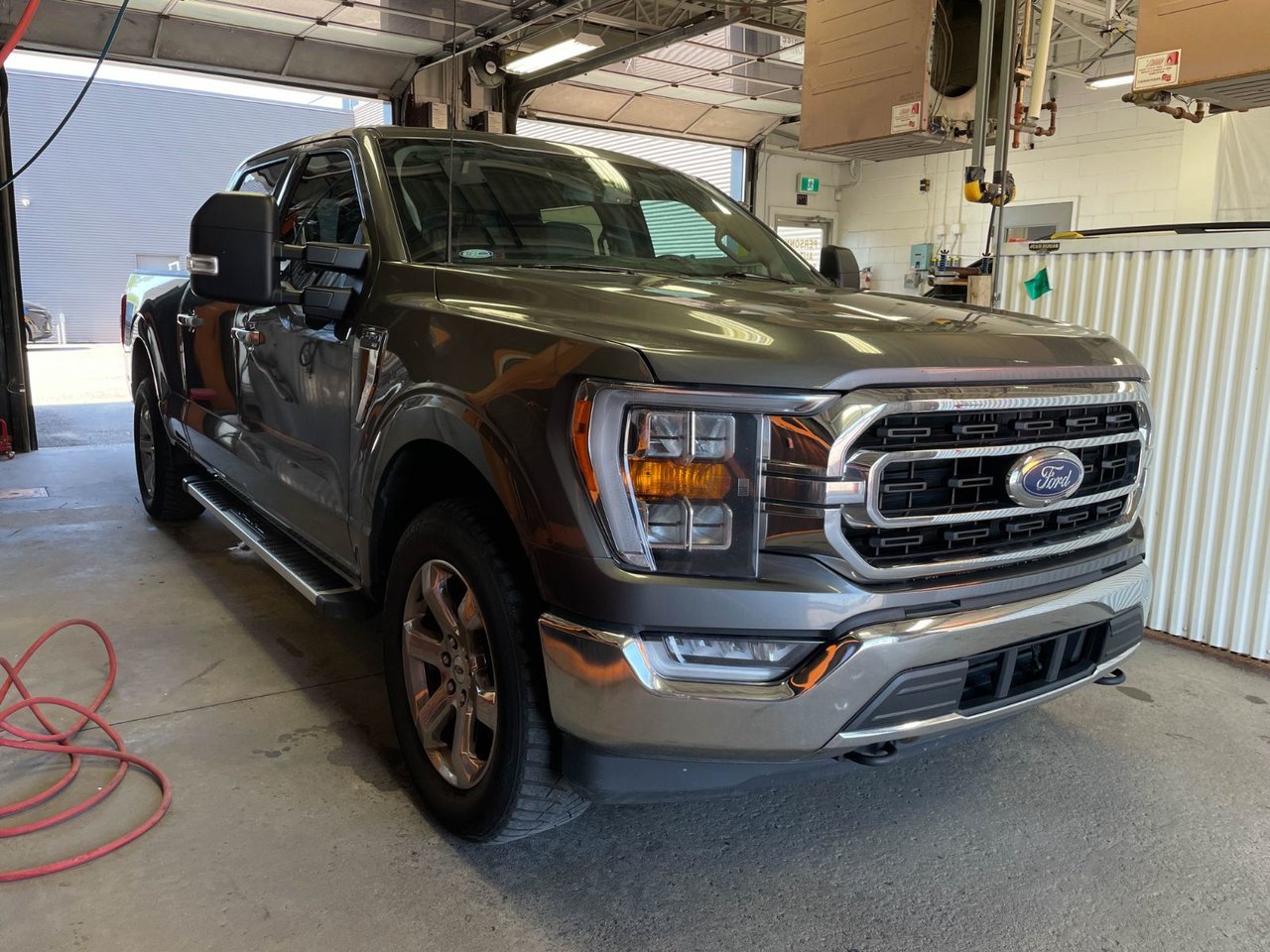 Ford F-150 XLT CREW 4X4 302A *TOIT* 3.5L ECOBOOST CAM 360 B&O 2022 Gris Saint-Jérôme - photo #9