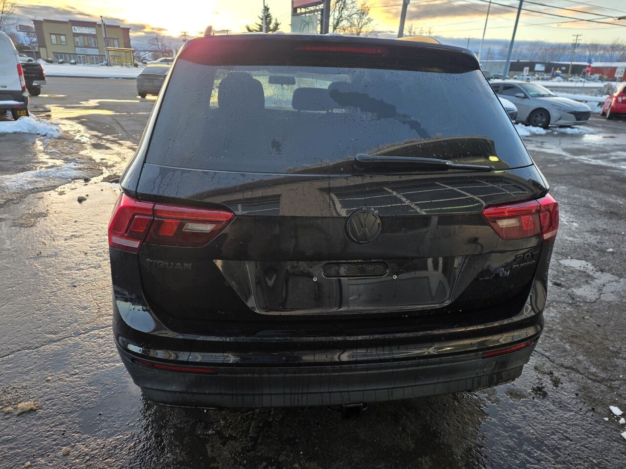 2019 Volkswagen Tiguan Black  - photo #4