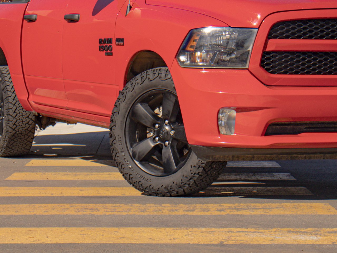 2022 Ram 1500 Classic Express 4x4 Crew Cab 5'7 Box Red Sherwood Park - photo #5