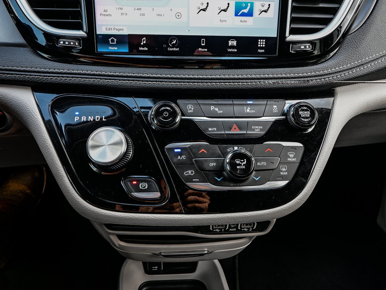 2023 Chrysler Pacifica Touring L AWD White Sherwood Park - photo #22
