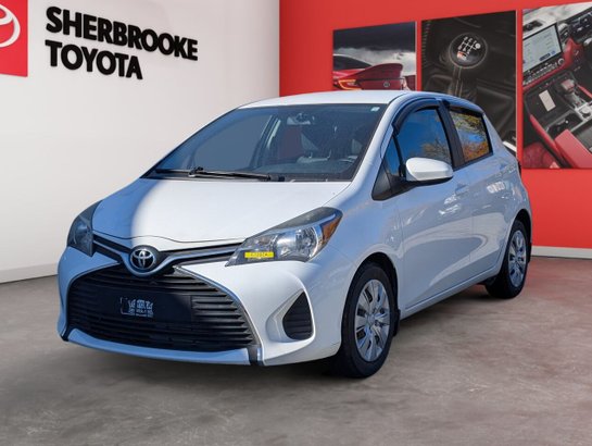 2015 Toyota Yaris LE/AC/RÉGULATEUR DE VITESSE/VITRES ÉLECTRIQUES White