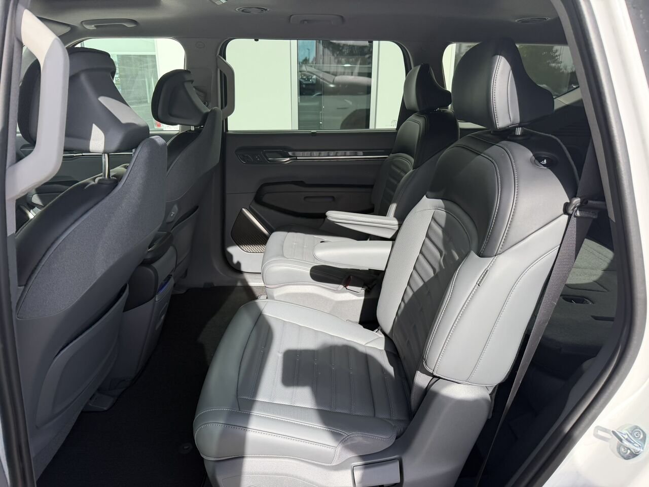 2025 Kia EV9 Land AWD White Laval - photo #20
