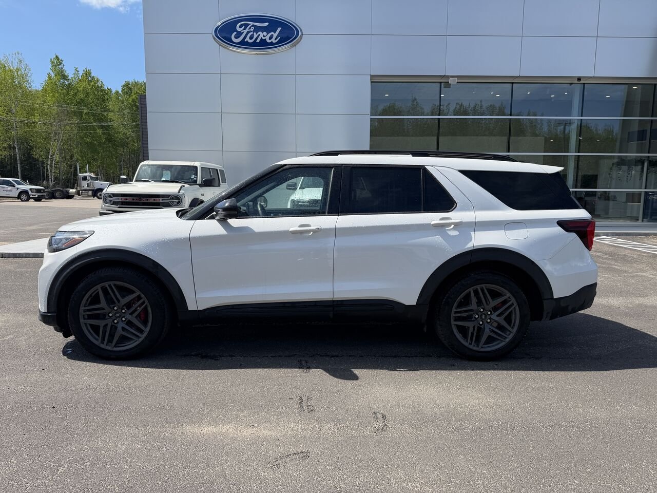 2026 Ford Explorer White Mont-Laurier - photo #1