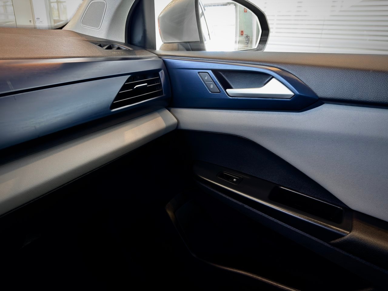 2023 Volkswagen Taos Blue Notre-Dame-des-Prairies - photo #31