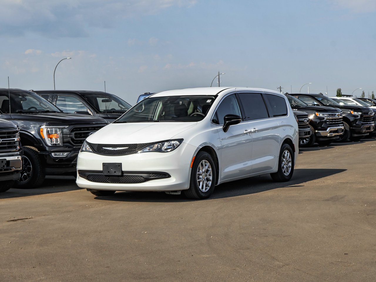 2024 Chrysler Grand Caravan SXT 2WD White Sherwood Park - photo #3