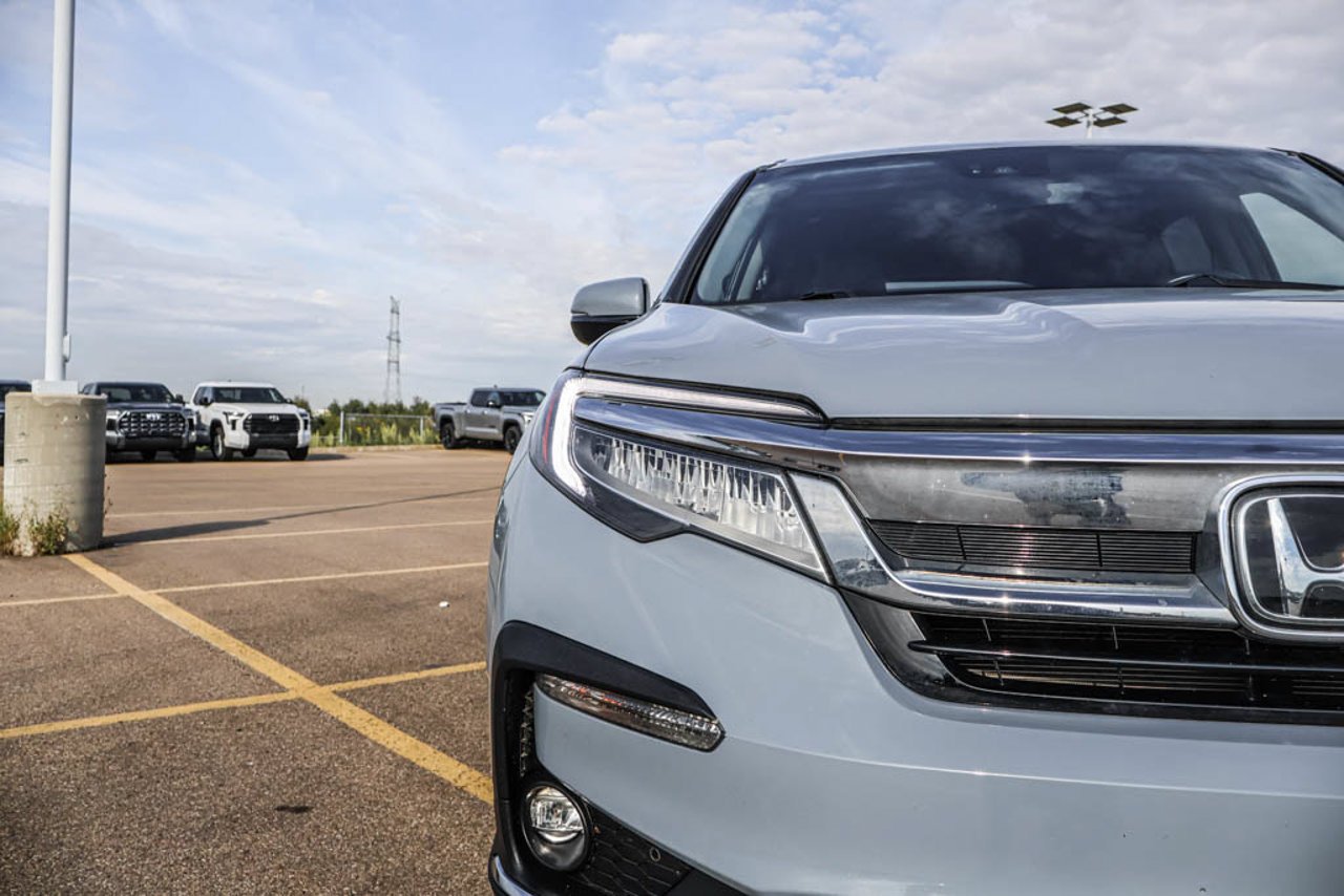 2022 Honda Pilot Touring 7-Passenger AWD Grey Sherwood Park - photo #10