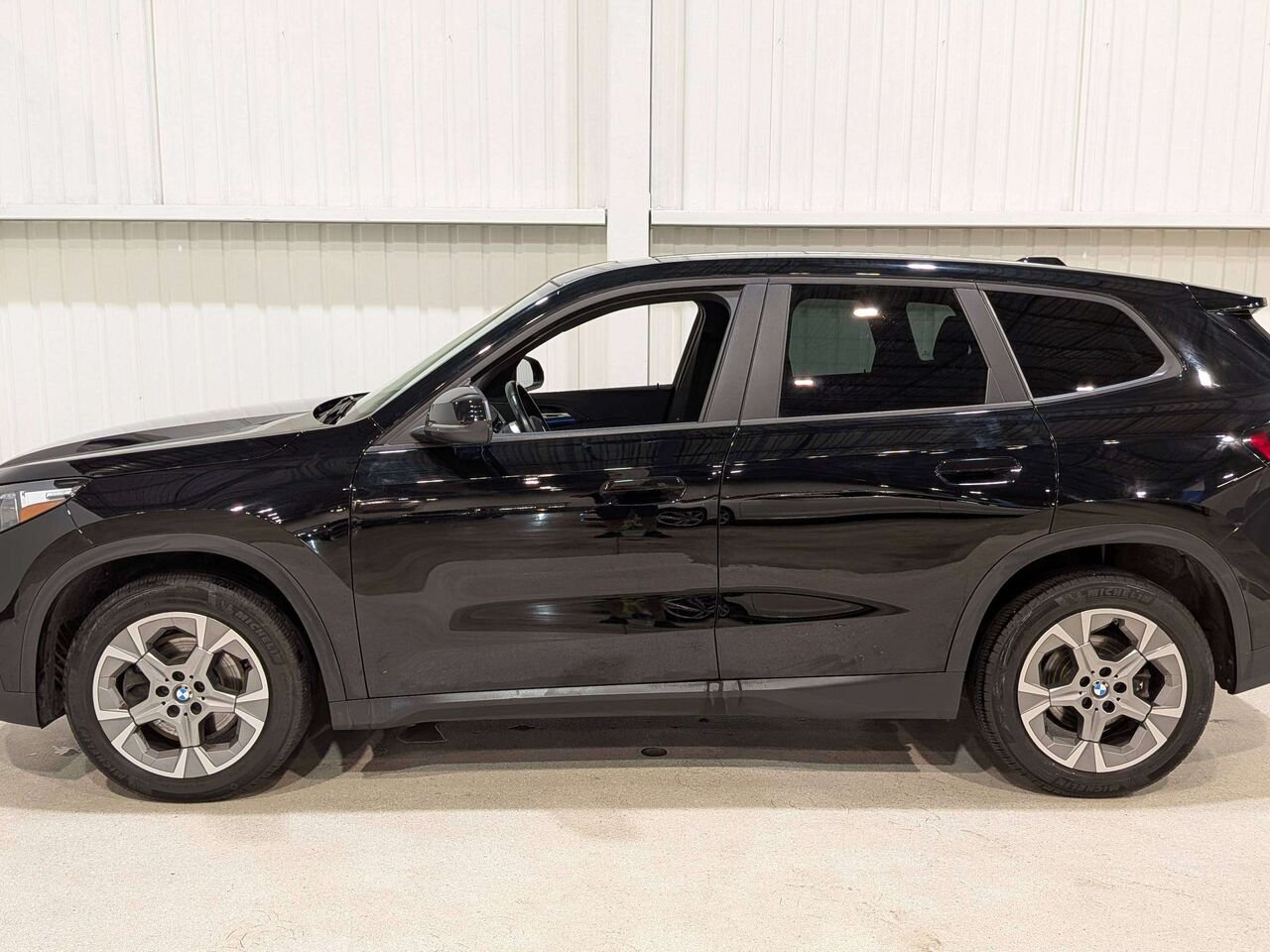 2023 BMW X1 xDrive28i Sports Activity Vehicle Black Val-David - photo #4