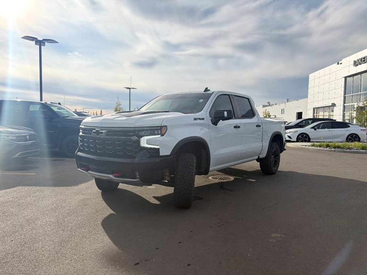 2023 Chevrolet Silverado 1500 4WD Crew Cab 147 ZR2 White Sherwood Park - photo #2