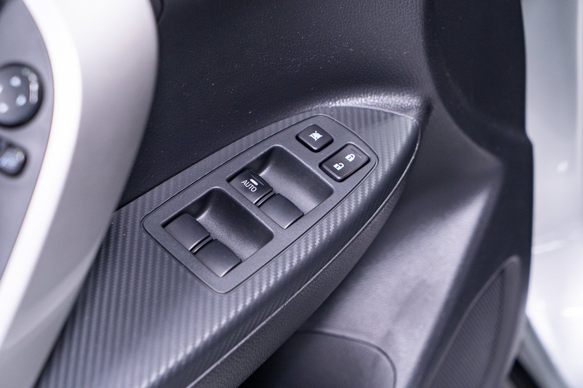 2024 Mitsubishi Eclipse Cross LE S-AWC Silver Montreal - photo #11