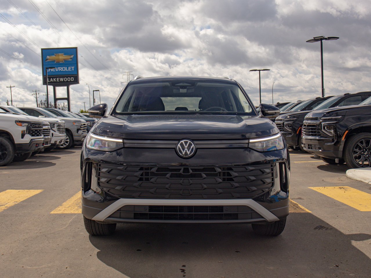 2026 Volkswagen Tiguan Comfortline 4MOTION Black Sherwood Park - photo #2