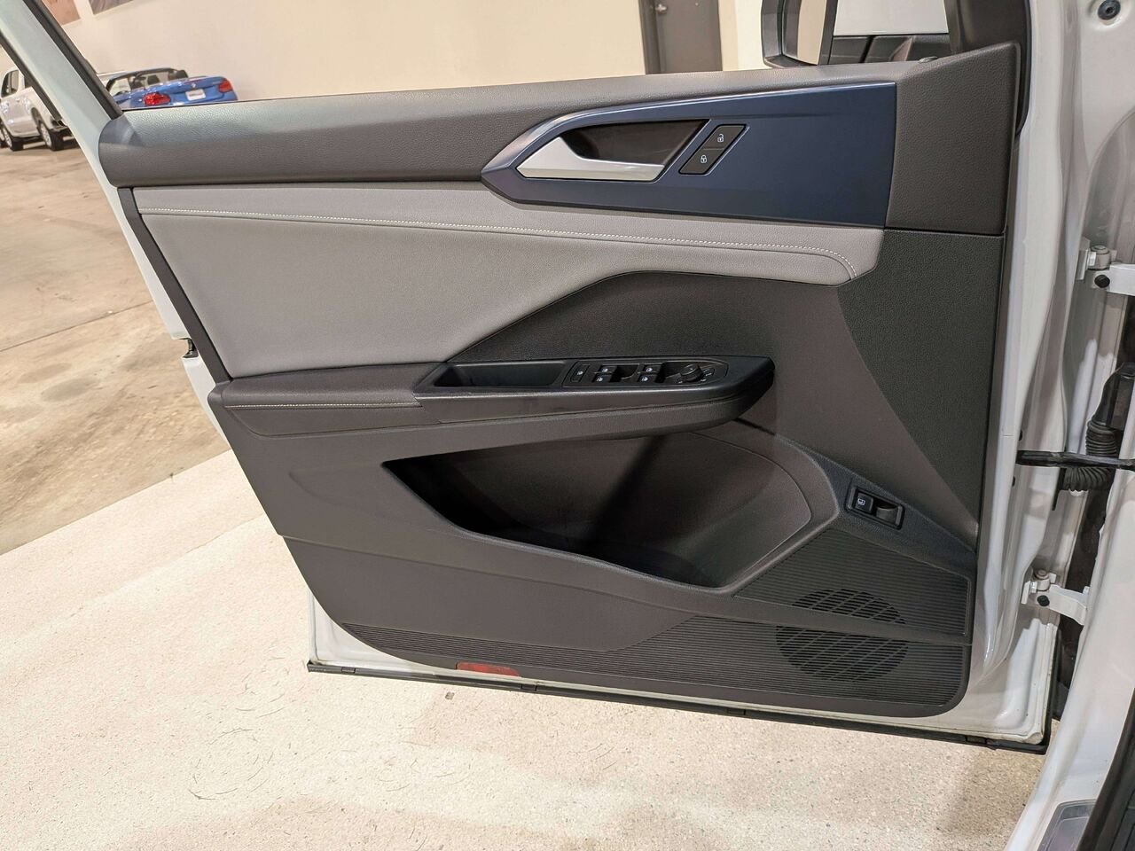 2024 Volkswagen Taos Comfortline 4MOTION White Val-David - photo #29