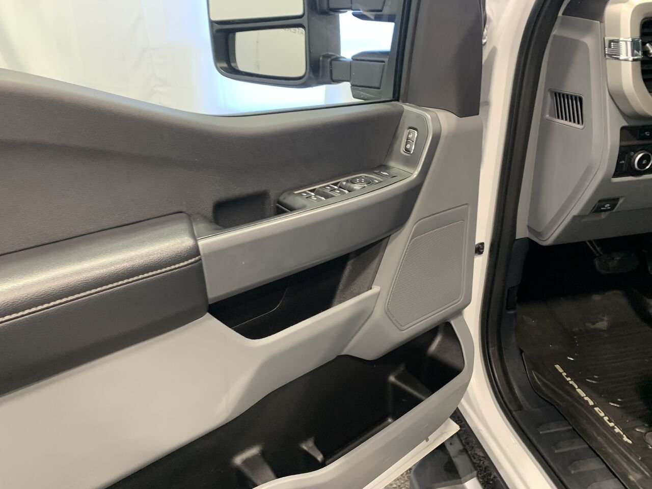 Ford Super Duty F-250 SRW XLT F250 XLT, 4X4, DIESEL, PRET A TRAVAILLER 2024 Blanc Châteauguay - photo #28