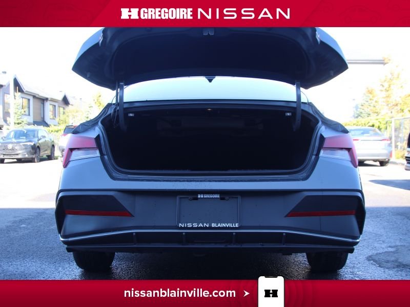 2025 Hyundai Elantra Grey Laval - photo #25