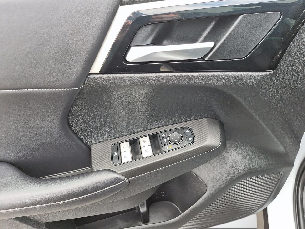 2023 Mitsubishi Outlander White Saint-Jérôme - photo #9