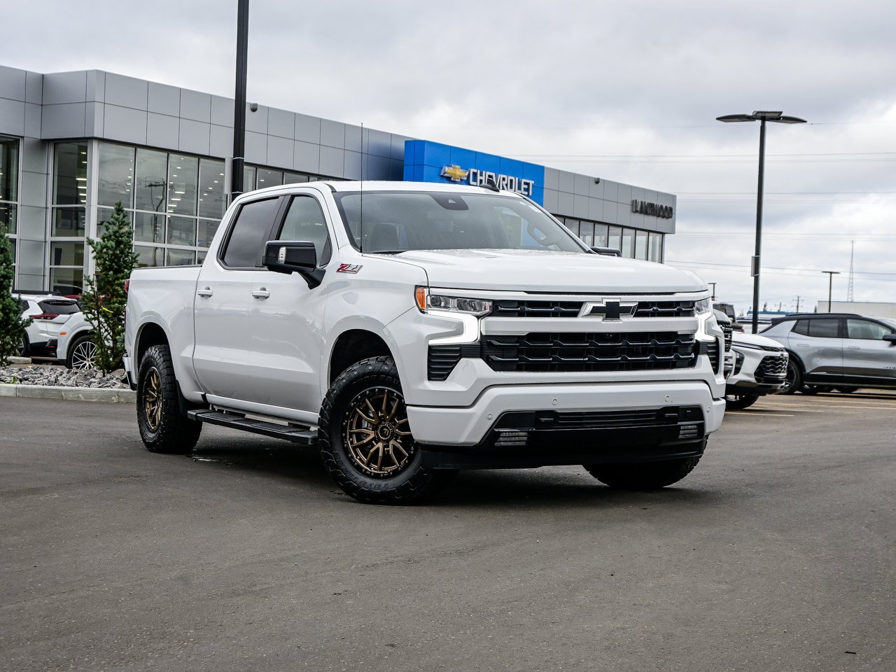 2026 Chevrolet Silverado 1500 4WD Crew Cab 147 RST White Sherwood Park - photo #1