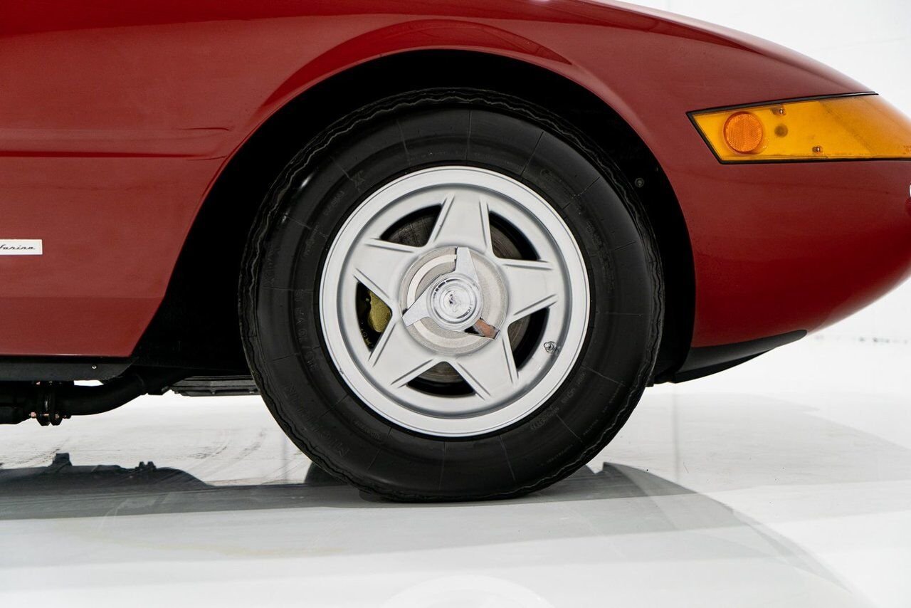 Ferrari 365 GTB4 Daytona 18,301 miles With Orig Books/Tools/ Carbs / Filter Box 1973 Rouge Montréal - photo #94