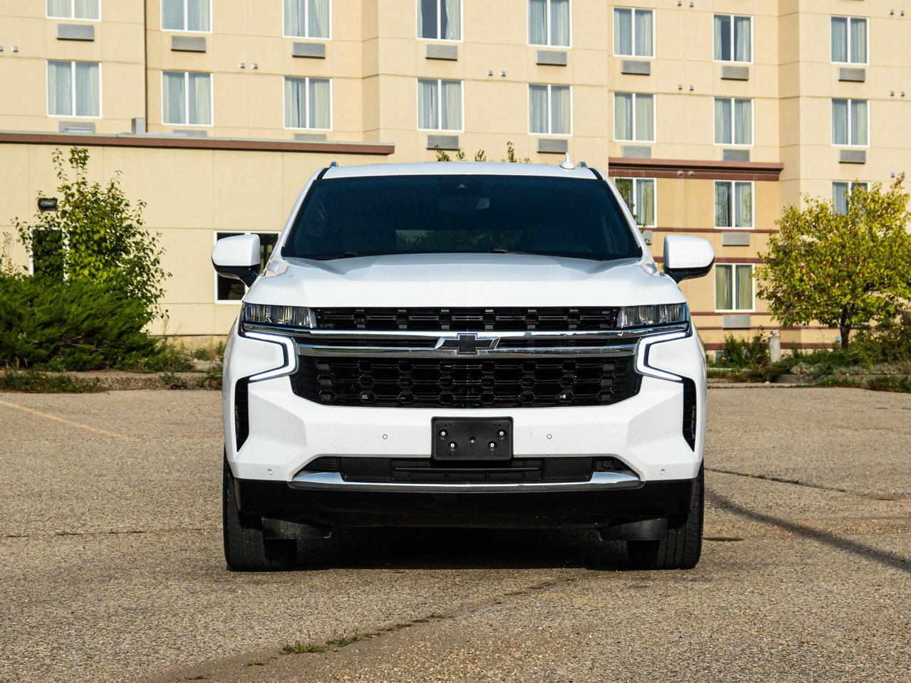 2023 Chevrolet Suburban 4WD 4dr LS White Sherwood Park - photo #2
