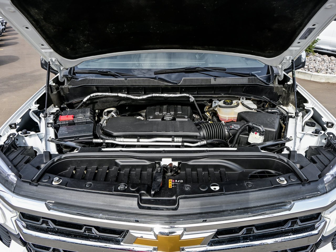 2024 Chevrolet Silverado 1500 4WD Crew Cab 147 LT White Sherwood Park - photo #8