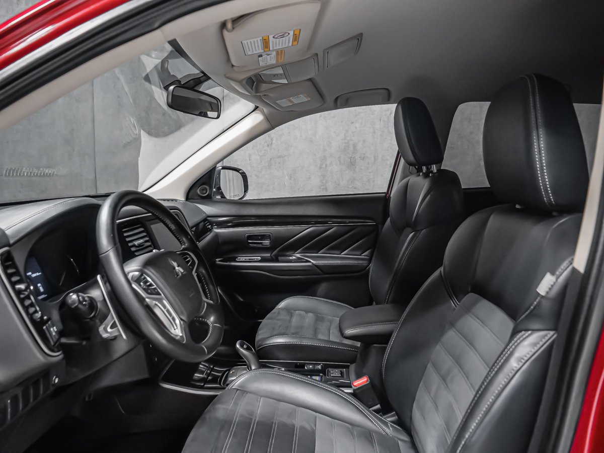 Mitsubishi Outlander PHEV 2021 Rouge Montréal - photo #12