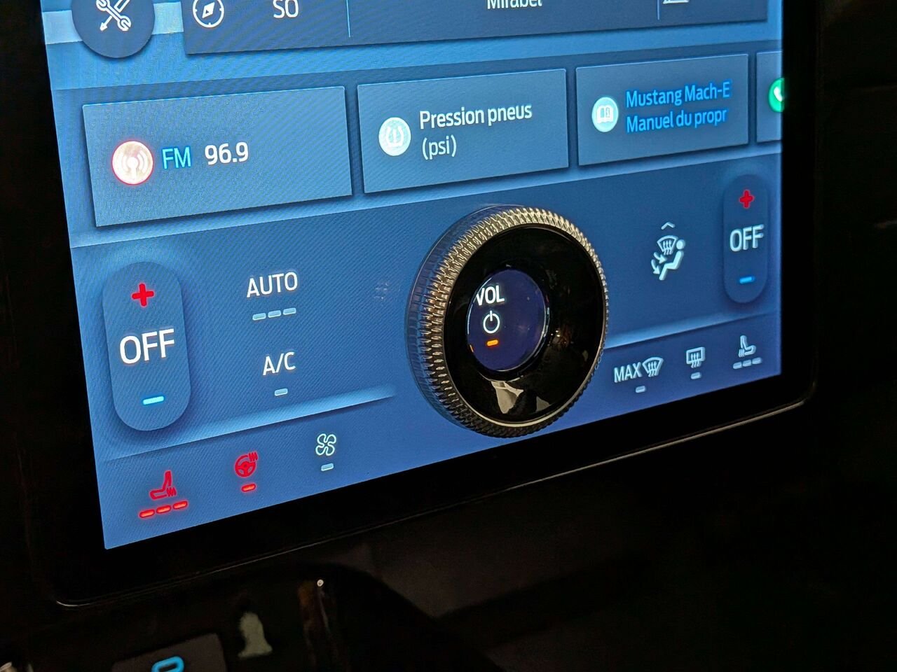 2022 Ford Mustang Mach-E Select AWD Black Val-David - photo #25