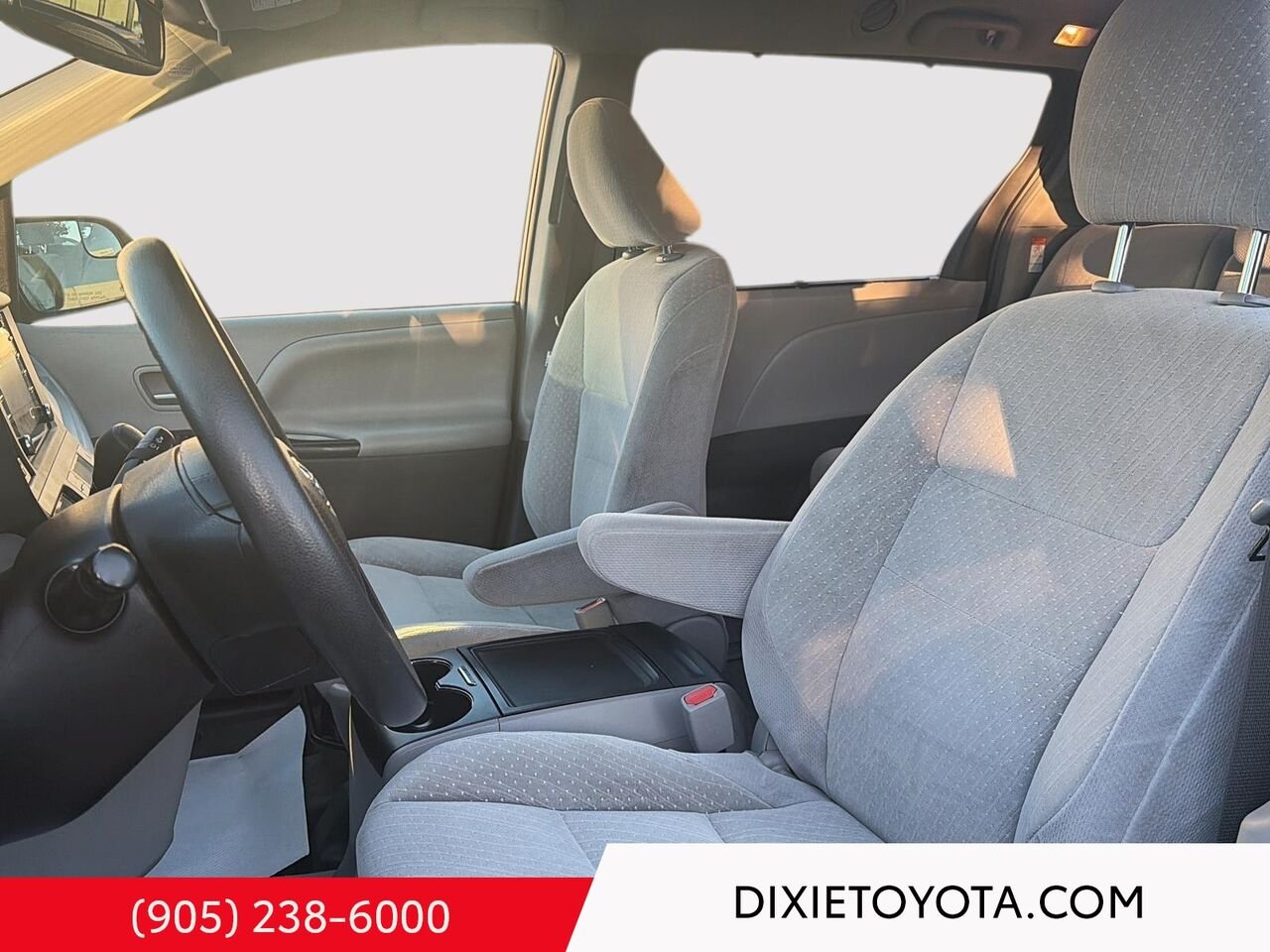 2019 Toyota Sienna LE FWD / HEATED SEATS / TOYOTA SAFETY SENSE / BACK UP CAMERA Grey Mississauga - photo #8