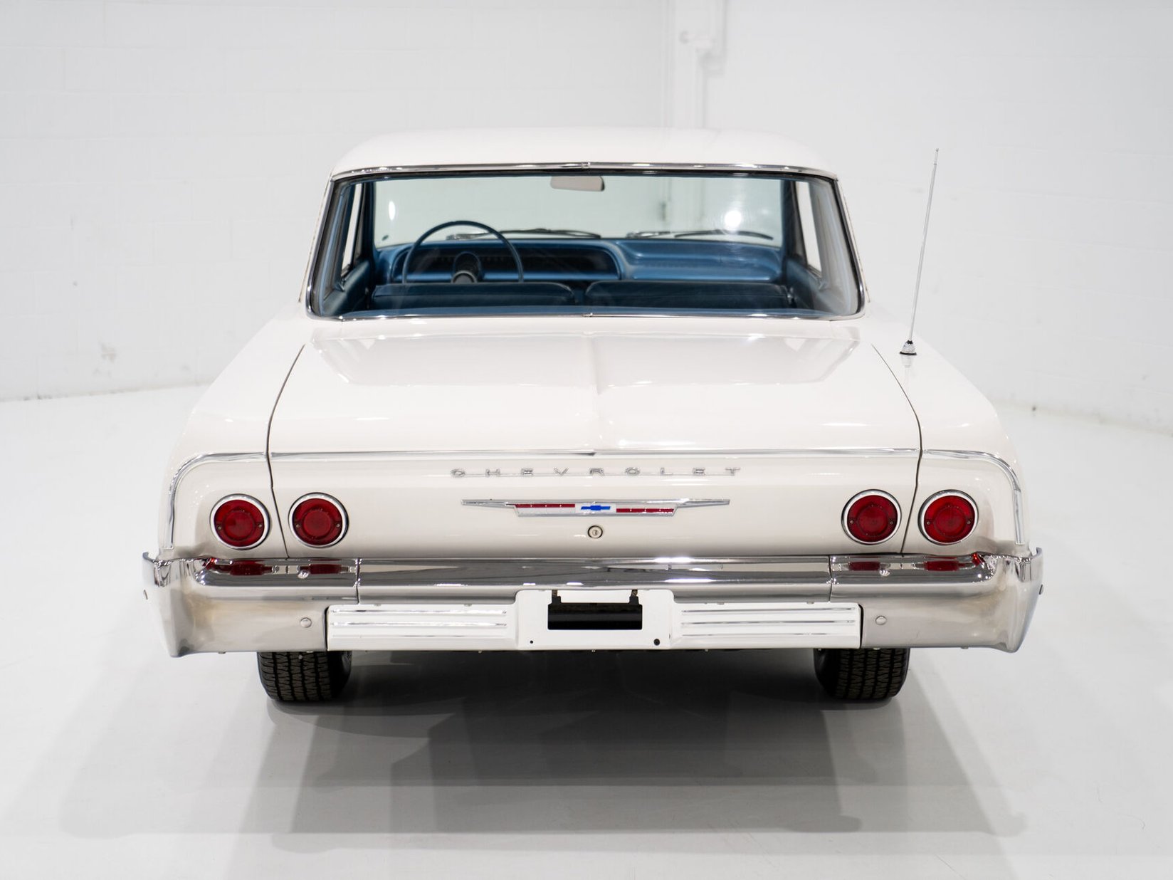 1964 Chevrolet Biscayne Matching 409 / 425HP Transmission 4 Vitesse Complètement Entièrement restauré **PRIX EN USD** White Montreal - photo #33