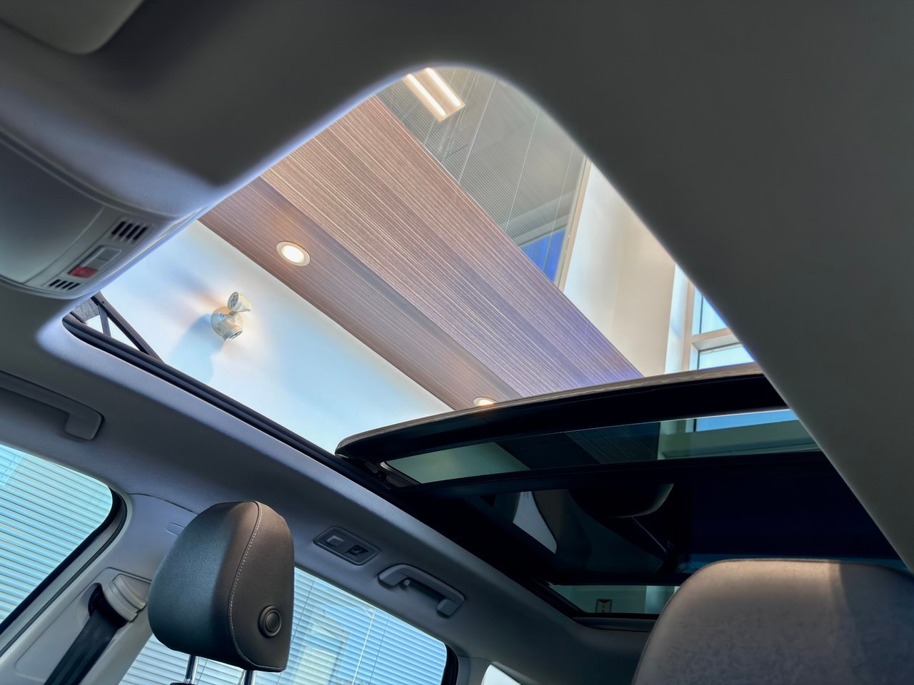 2023 Volkswagen Taos Blue Notre-Dame-des-Prairies - photo #15