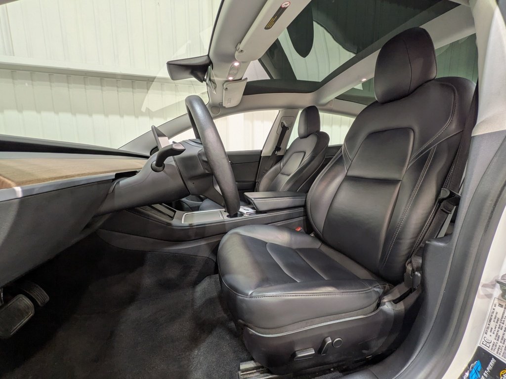 2021 Tesla Model 3 Standard Range RWD *Ltd Avail* Red Val-David - photo #1