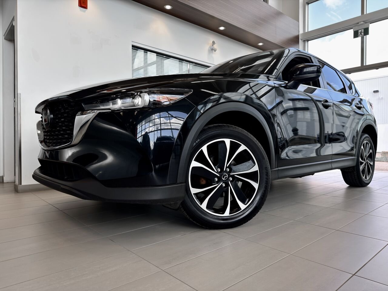 2022 Mazda CX-5 Black Notre-Dame-des-Prairies - photo #1