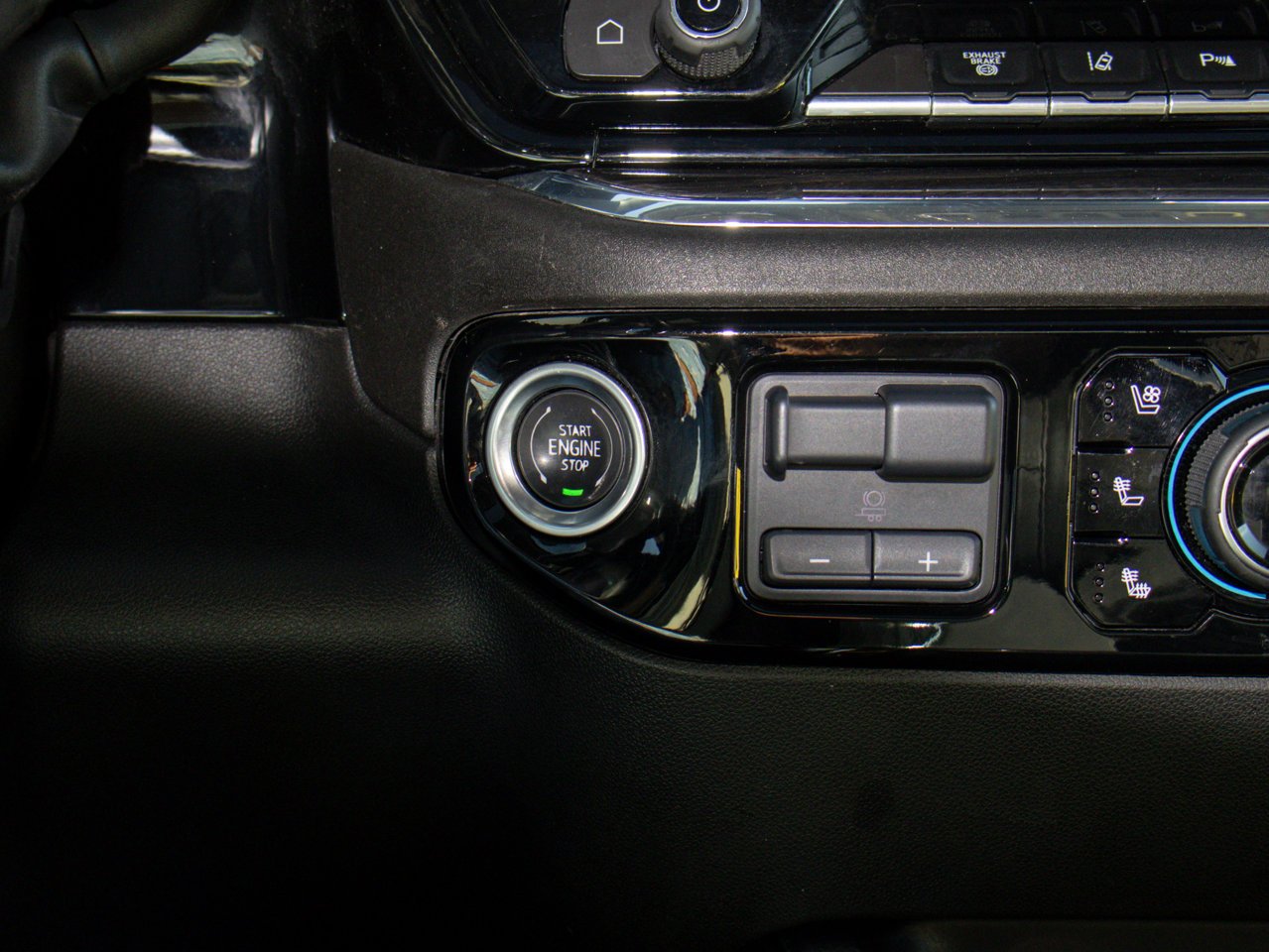 2024 Chevrolet Silverado 2500HD 4WD Crew Cab 159 LTZ White Sherwood Park - photo #26