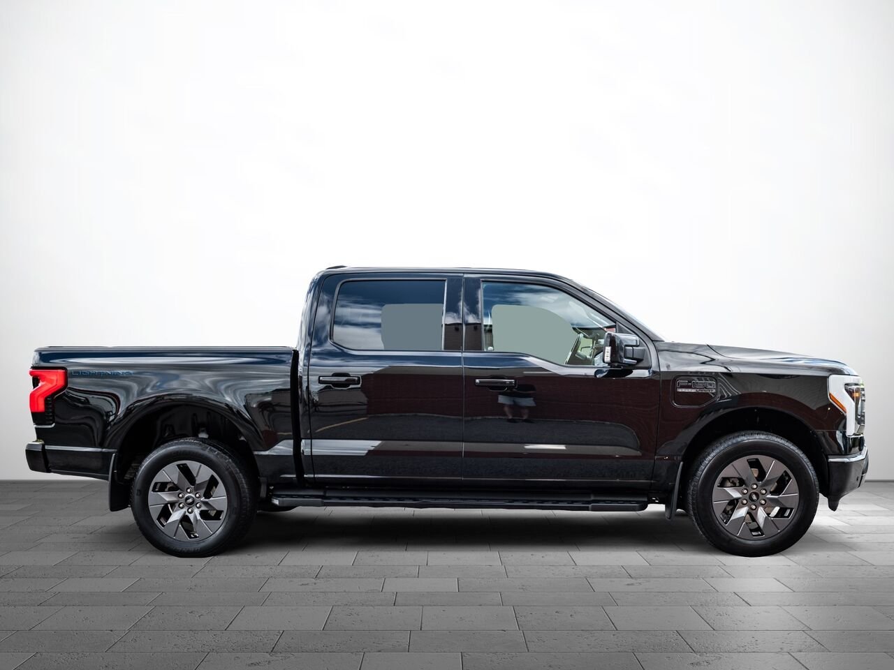 Ford F-150 LIGHTNING 4X4 CUIR GPS CAMERA 360 ANTIVOL 2023 Noir Sainte-Julienne - photo #2