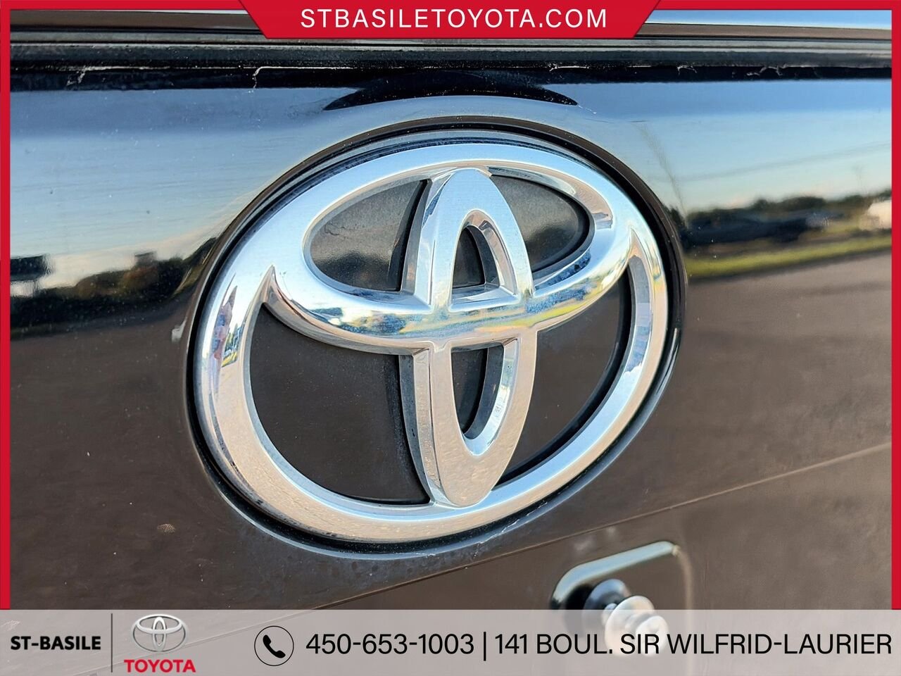 2025 TOYOTA RAV4 Midnight Black Metallic Saint-Basile-le-Grand - photo #4