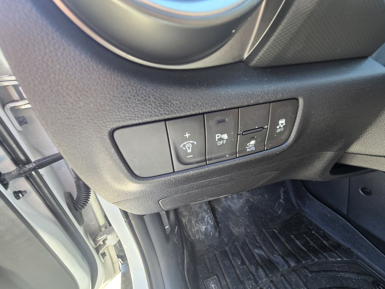 2023 Hyundai Kona Electric White  - photo #12