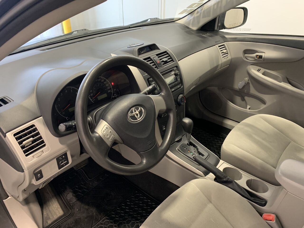 2012 Toyota Corolla Grey Châteauguay - photo #17