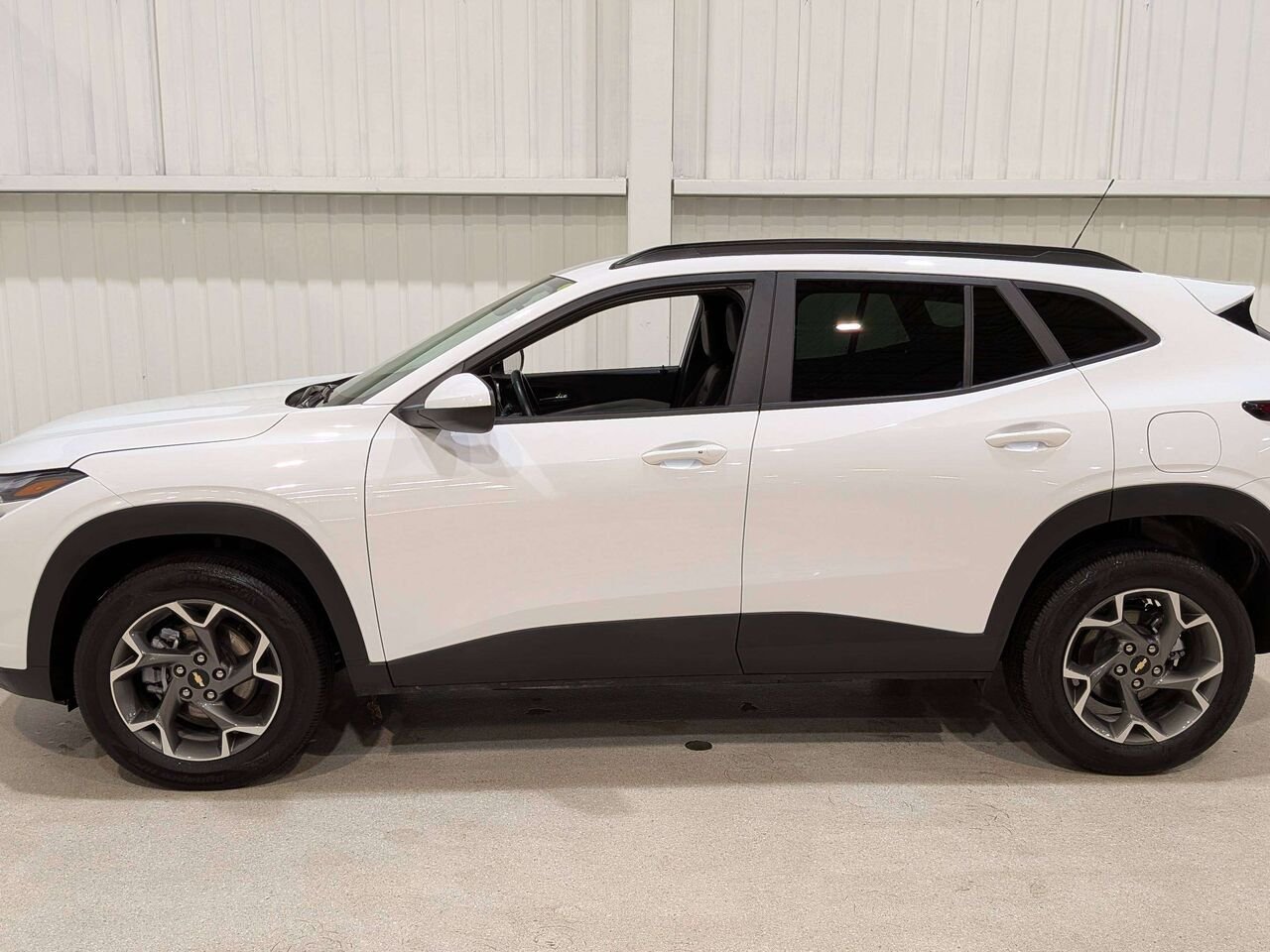 2025 Chevrolet Trax FWD 4dr LT White Val-David - photo #4