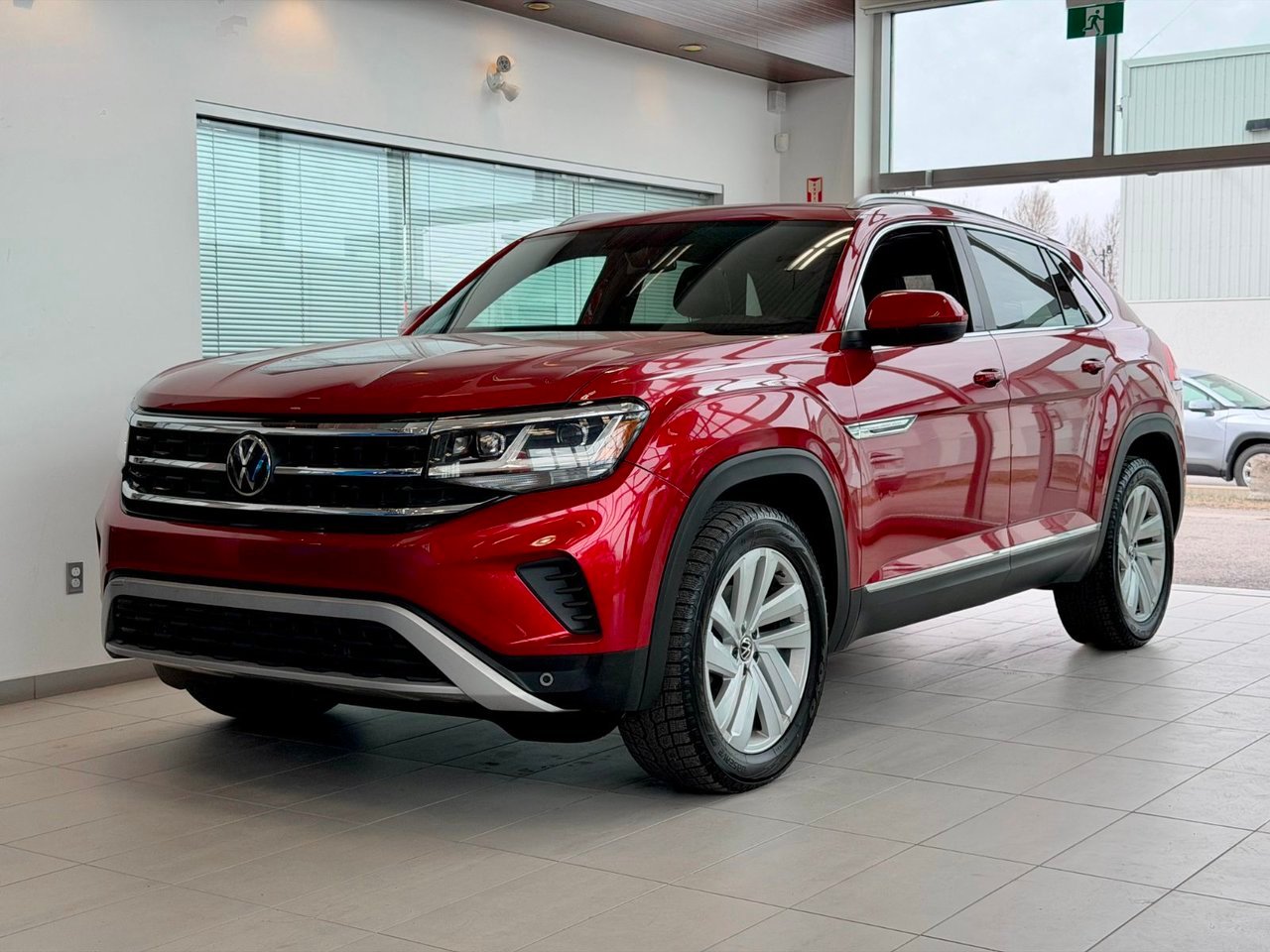 2021 Volkswagen Atlas Cross Sport Red Notre-Dame-des-Prairies - photo #3