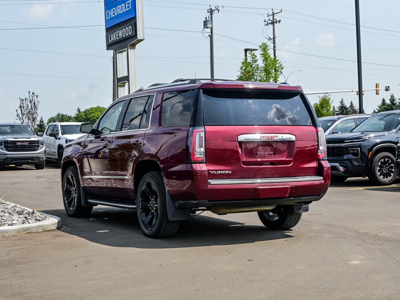 2017 GMC Yukon 4WD 4dr Denali Red Sherwood Park - photo #9