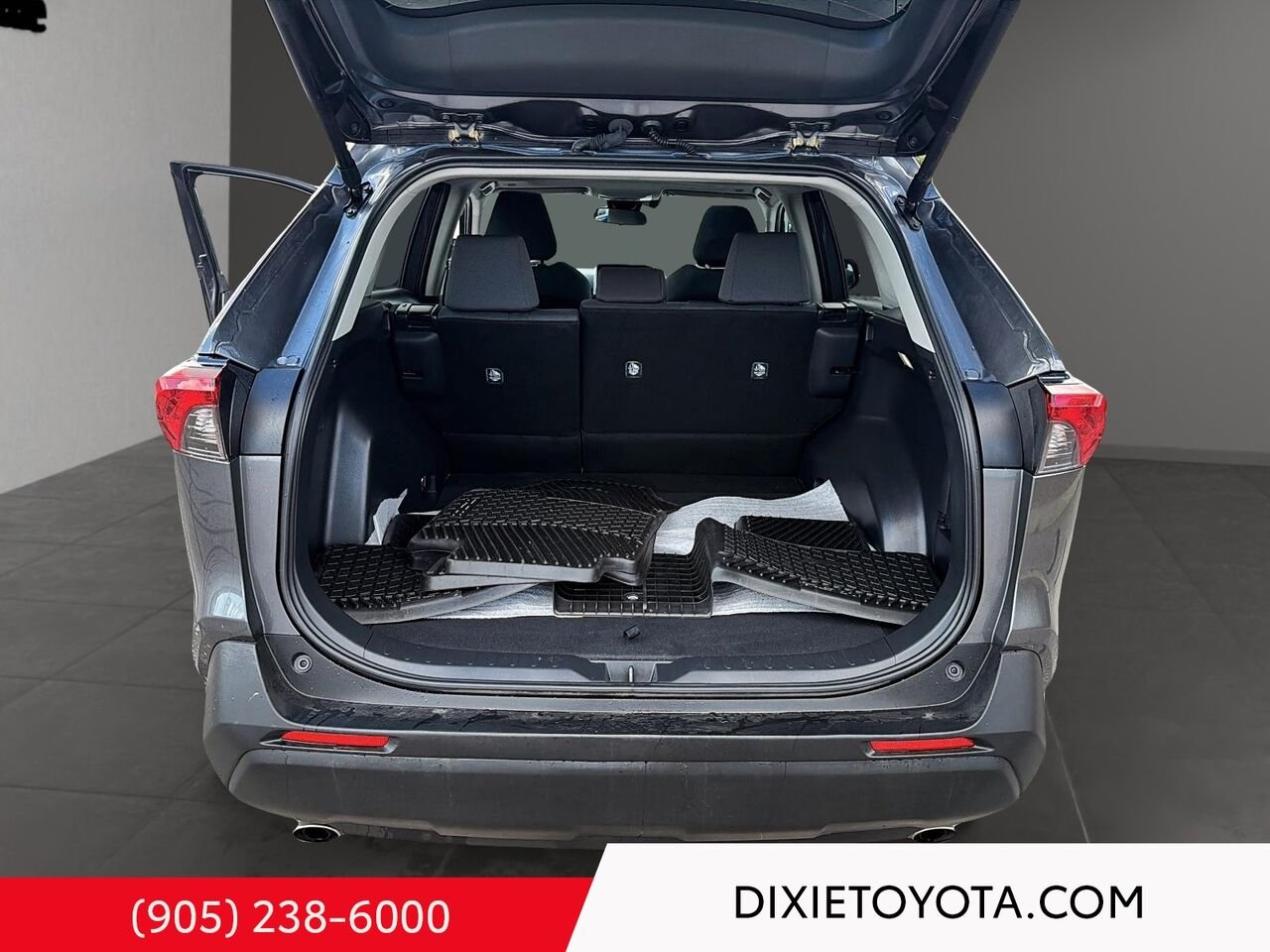2025 Toyota RAV4 XLE AWD / HEATED SEATS / MOONROOF / ALLOY WHEELS / CARPLAY AND ANDROID AUTO Grey Mississauga - photo #20