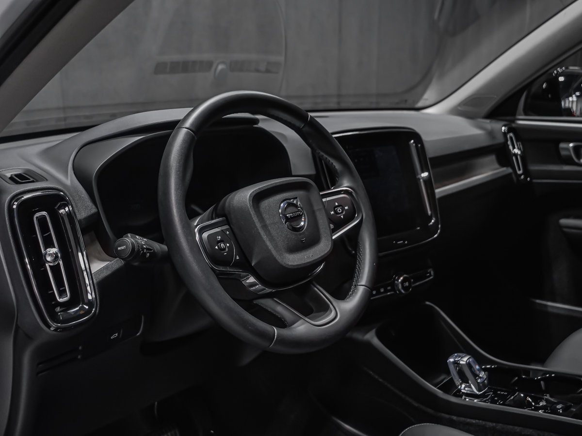 Volvo XC40 B5 PLUS DARK CLIMAT CYCLISTE 2026 Blanc Montréal - photo #7