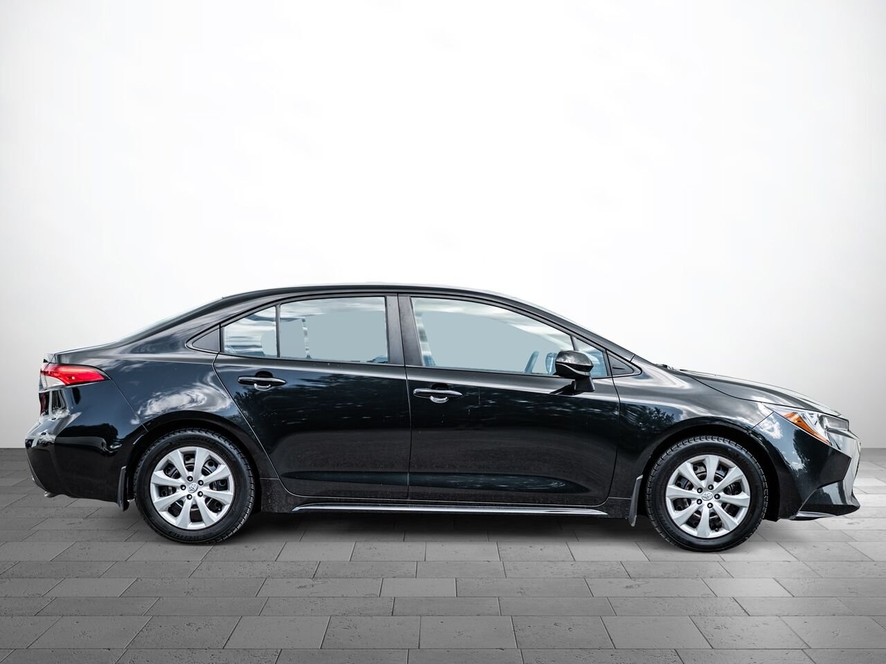 2022 Toyota Corolla Black Sainte-Julienne - photo #2