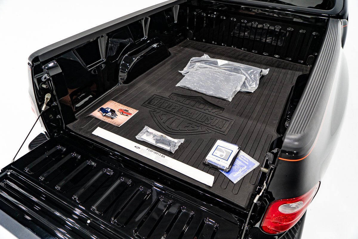 Ford F-150 Harley Davidson Edition In Delivery Packaging 2000 Noir Montréal - photo #32