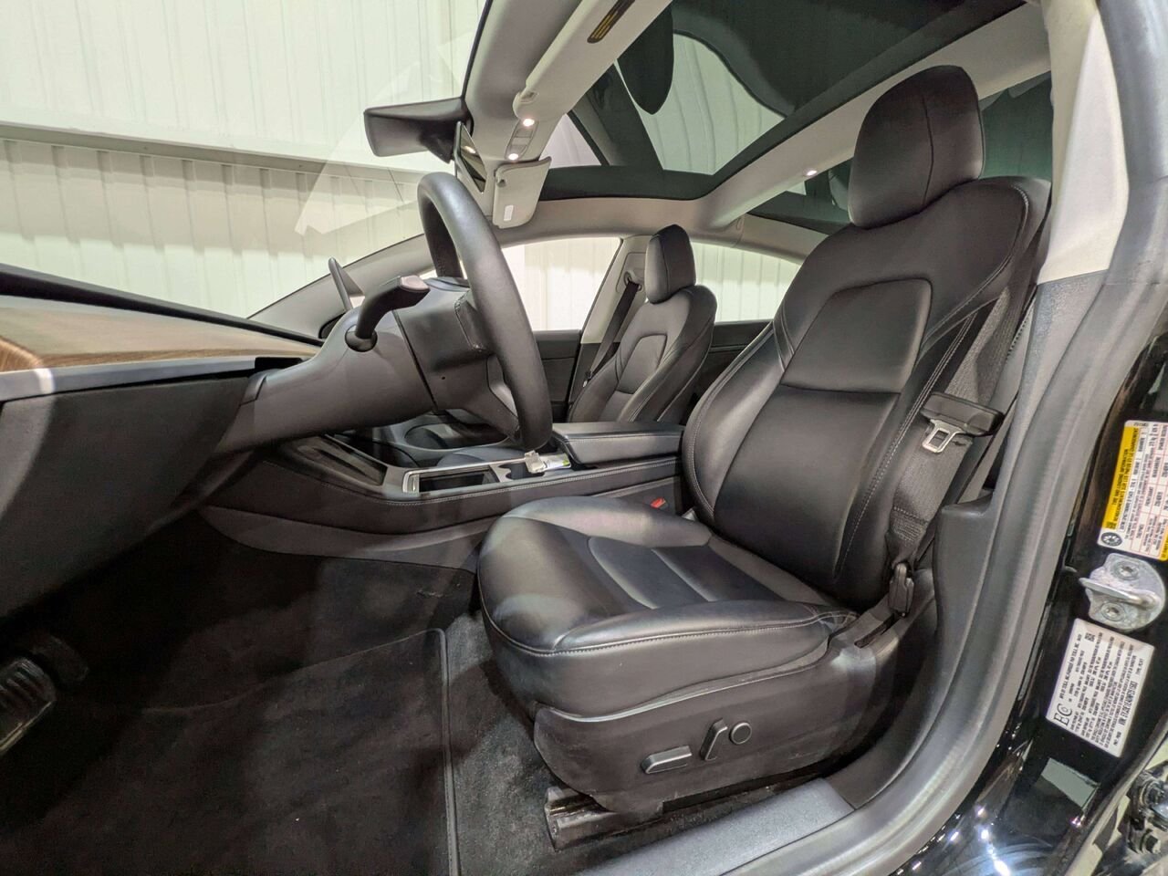 2022 Tesla Model 3 Standard Range RWD *Ltd Avail* Black Val-David - photo #1