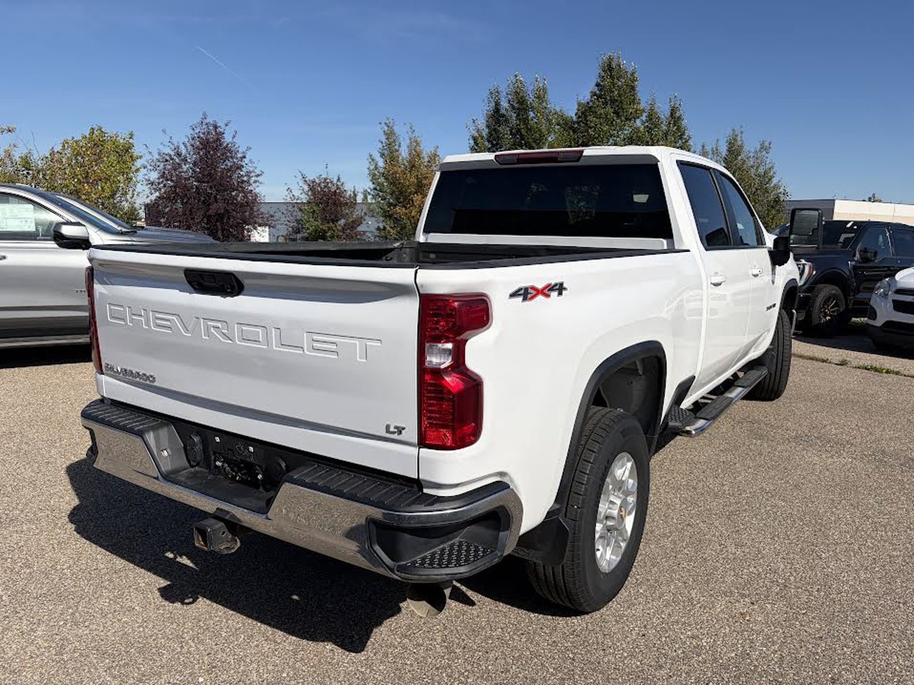 2025 Chevrolet Silverado 3500HD 4WD Crew Cab 159 LT White Sherwood Park - photo #4