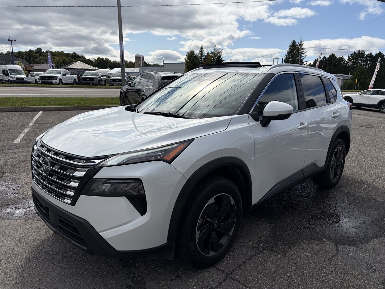 Nissan Rogue SV TI avec ensemble toit ouvrant 2025 Blanc Montmagny - photo #2