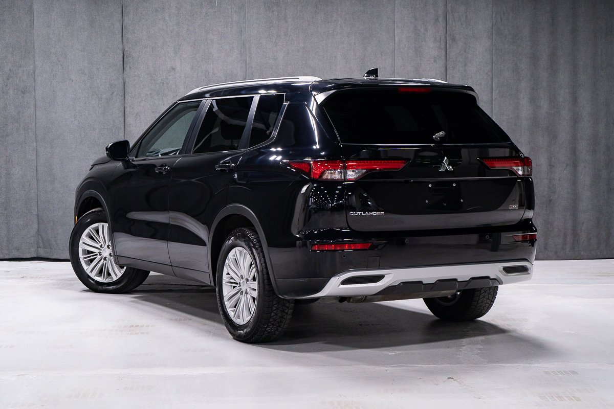 Mitsubishi Outlander SE S-AWC 7 PLACES TOIT PANORAMIQUE 2024 Noir Montréal - photo #3